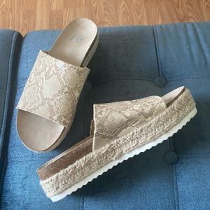 Dolce Vita platform sandal tan snakeskin